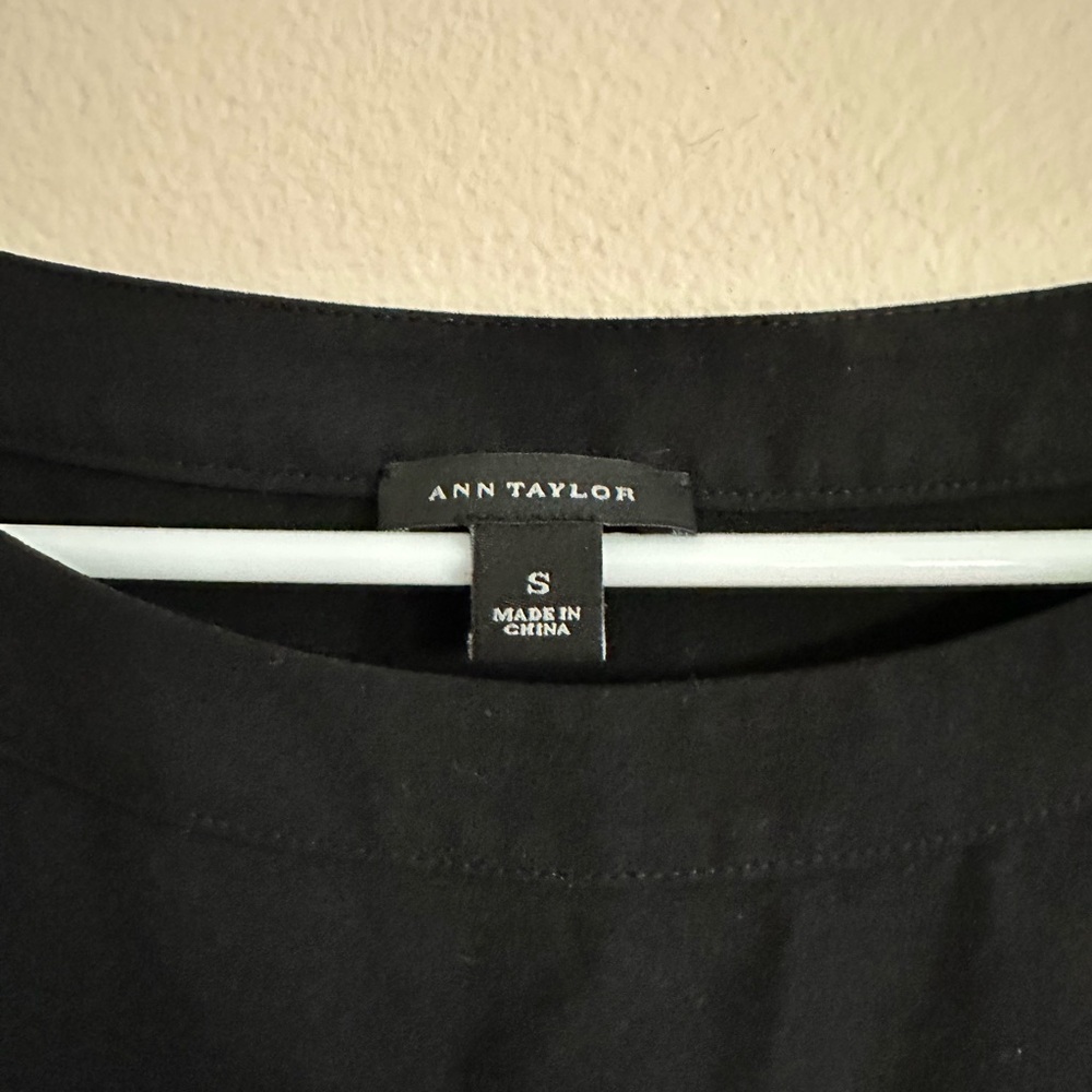 Ann Taylor Black Cap Sleeve Top with Zipper Detail - Picture 2 of 4